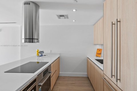 Condominio en venta en Bay Harbor Islands, Florida, 2 dormitorios, 114.18 m2 № 1964211 - foto 4