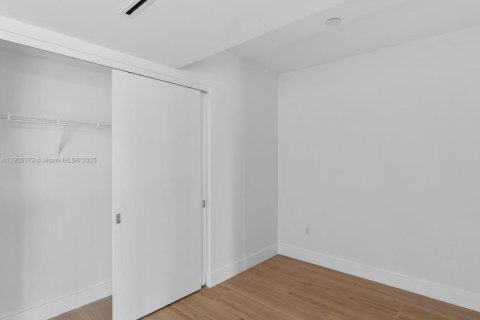 Condominio en venta en Bay Harbor Islands, Florida, 2 dormitorios, 114.18 m2 № 1964211 - foto 9