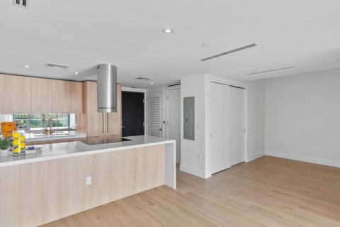 Condominio en venta en Bay Harbor Islands, Florida, 2 dormitorios, 114.18 m2 № 1964211 - foto 2