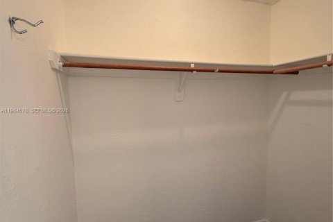 Condo in North Miami Beach, Florida, 2 bedrooms  № 2050831 - photo 19