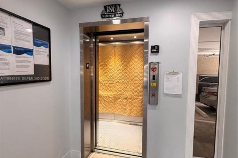 Condo in North Miami Beach, Florida, 2 bedrooms  № 2050831 - photo 22