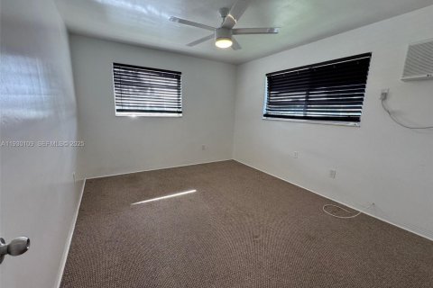 Apartamento en alquiler en Miami, Florida, 1 dormitorio, 910.16 m2 № 1988664 - foto 7