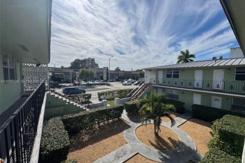 Apartamento en alquiler en Miami, Florida, 1 dormitorio, 910.16 m2 № 1988664 - foto 10