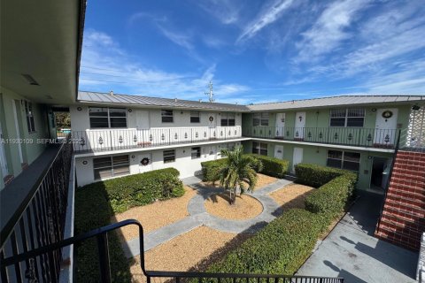 Apartamento en alquiler en Miami, Florida, 1 dormitorio, 910.16 m2 № 1988664 - foto 11