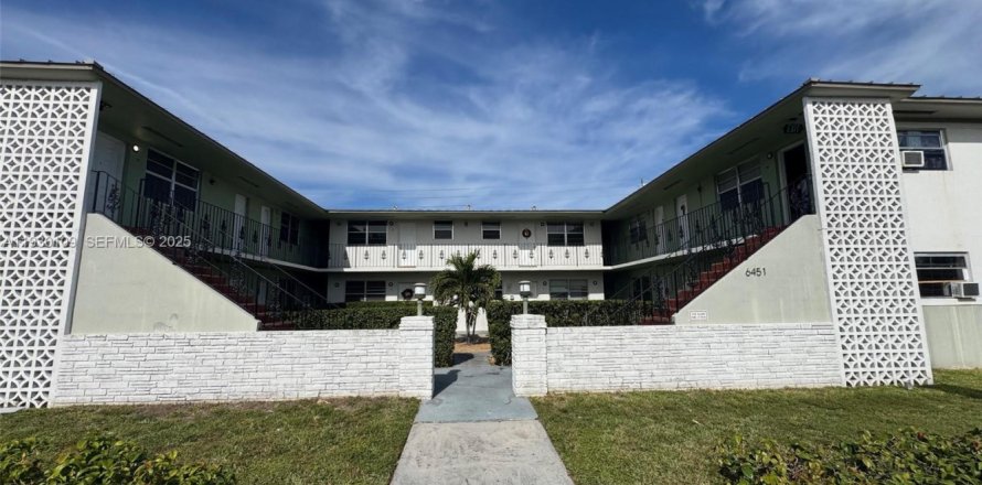 Apartamento en Miami, Florida 1 dormitorio, 910.16 m2 № 1988664