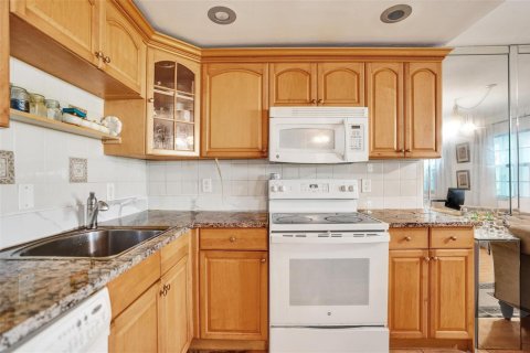 Copropriété à vendre à Fort Lauderdale, Floride: 2 chambres, 81.29 m2 № 2170046 - photo 11