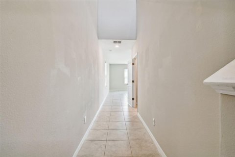 House in Wesley Chapel, Florida 4 bedrooms, 173.73 sq.m. № 2391578 - photo 2