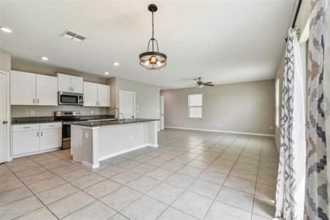 House in Wesley Chapel, Florida 4 bedrooms, 173.73 sq.m. № 2391578 - photo 8