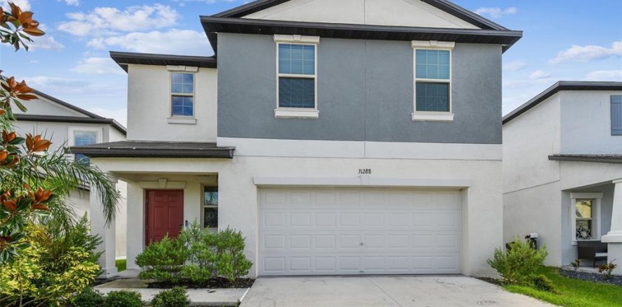 House in Wesley Chapel, Florida 4 bedrooms, 173.73 sq.m. № 2391578