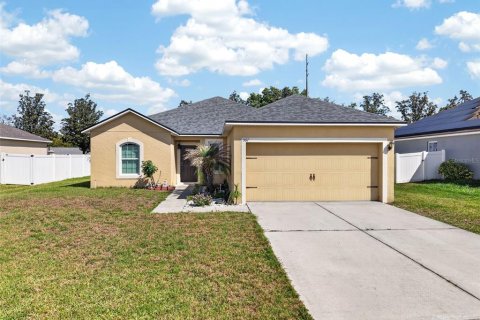 House in Lake Alfred, Florida 3 bedrooms, 148.64 sq.m. № 2205658