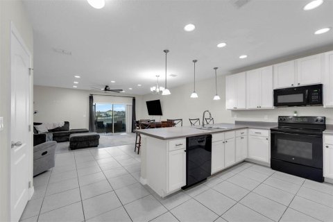 Townhouse in Davenport, Florida 3 bedrooms, 163.69 sq.m. № 1564995 - photo 12