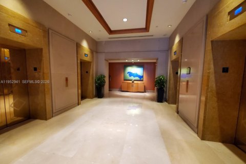 Hotel en venta en Miami, Florida, 1 dormitorio, 91.32 m2 № 2008712 - foto 28