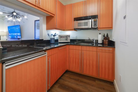 Hotel en venta en Miami, Florida, 1 dormitorio, 91.32 m2 № 2008712 - foto 16