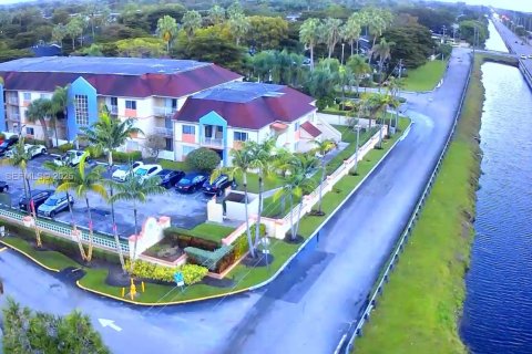 Condo in Hialeah, Florida, 2 bedrooms  № 2053945 - photo 6