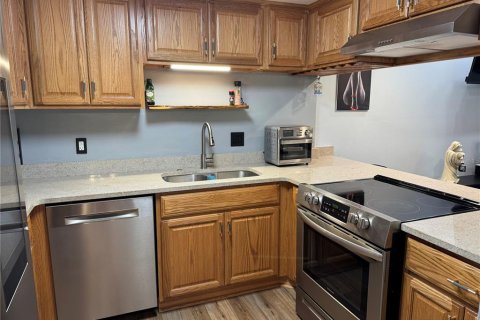 Condo in Lutz, Florida, 1 bedroom  № 2207593 - photo 12