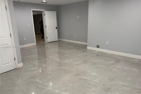 House in Miami Shores, Florida 5 bedrooms, 324.04 sq.m. № 1987430 - photo 23