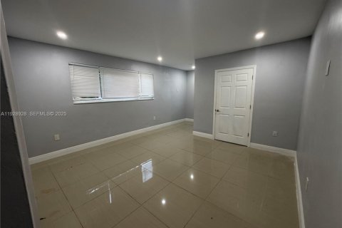 House in Miami Shores, Florida 5 bedrooms, 324.04 sq.m. № 1987430 - photo 14