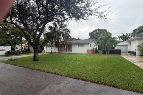 House in Miami Shores, Florida 5 bedrooms, 324.04 sq.m. № 1987430 - photo 29