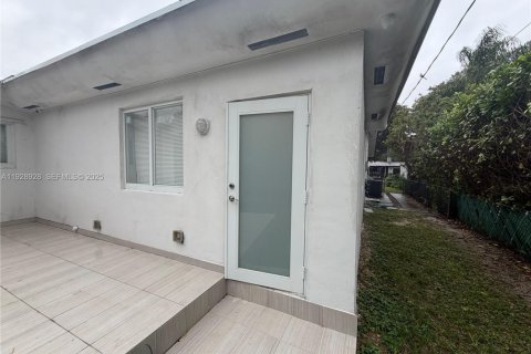 House in Miami Shores, Florida 5 bedrooms, 324.04 sq.m. № 1987430 - photo 22