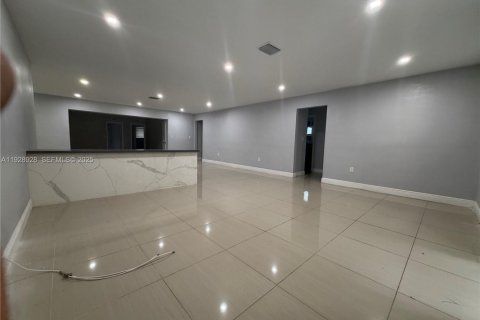 House in Miami Shores, Florida 5 bedrooms, 324.04 sq.m. № 1987430 - photo 4