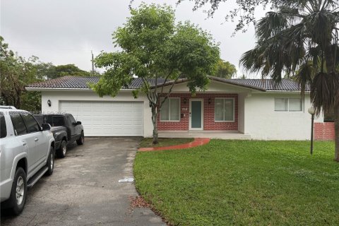 House in Miami Shores, Florida 5 bedrooms, 324.04 sq.m. № 1987430 - photo 2