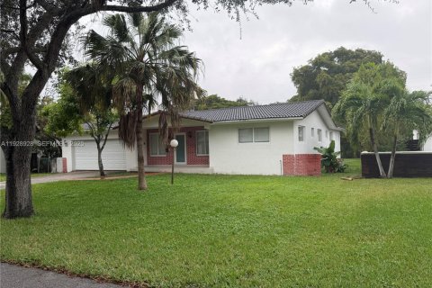 House in Miami Shores, Florida 5 bedrooms, 324.04 sq.m. № 1987430 - photo 30