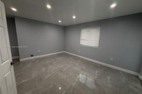 House in Miami Shores, Florida 5 bedrooms, 324.04 sq.m. № 1987430 - photo 18