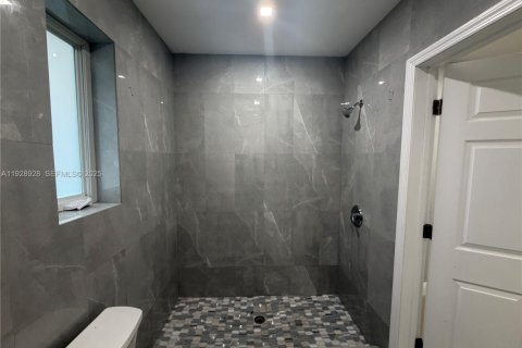 House in Miami Shores, Florida 5 bedrooms, 324.04 sq.m. № 1987430 - photo 13