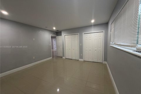 House in Miami Shores, Florida 5 bedrooms, 324.04 sq.m. № 1987430 - photo 15