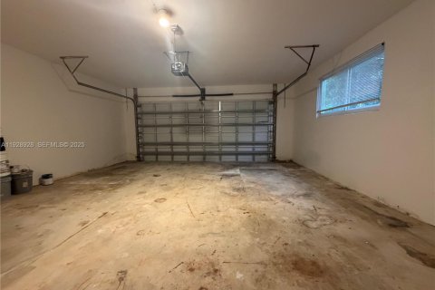 House in Miami Shores, Florida 5 bedrooms, 324.04 sq.m. № 1987430 - photo 25