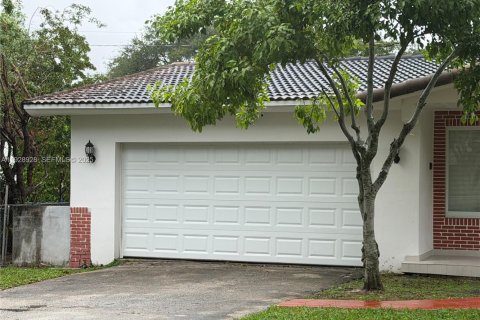 House in Miami Shores, Florida 5 bedrooms, 324.04 sq.m. № 1987430 - photo 28