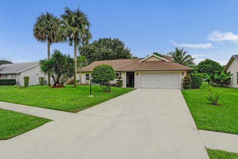 House in Lake Worth, Florida 3 bedrooms, 205.69 sq.m. № 2420840