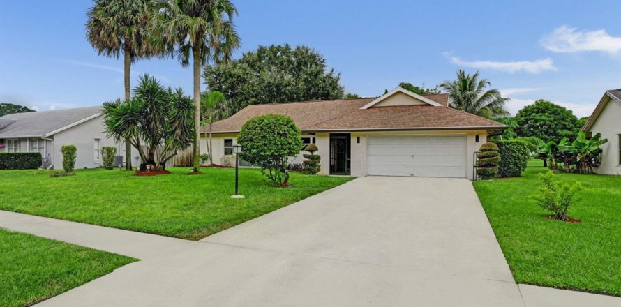 House in Lake Worth, Florida 3 bedrooms, 205.69 sq.m. № 2420840