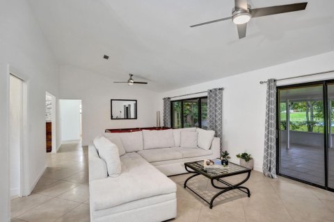 House in Lake Worth, Florida 3 bedrooms, 205.69 sq.m. № 2420840 - photo 4