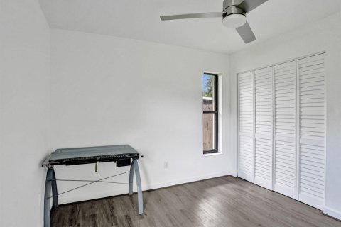 House in Lake Worth, Florida 3 bedrooms, 205.69 sq.m. № 2420840 - photo 18