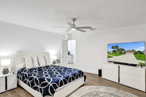 House in Lake Worth, Florida 3 bedrooms, 205.69 sq.m. № 2420840 - photo 22