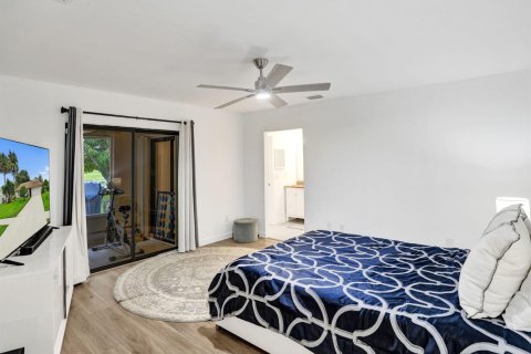 House in Lake Worth, Florida 3 bedrooms, 205.69 sq.m. № 2420840 - photo 21