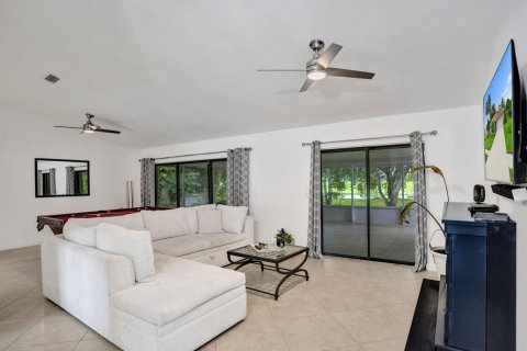 House in Lake Worth, Florida 3 bedrooms, 205.69 sq.m. № 2420840 - photo 3