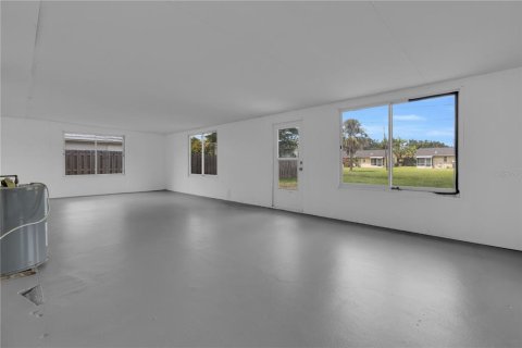 House in Punta Gorda, Florida 4 bedrooms, 134.71 sq.m. № 2403652 - photo 27