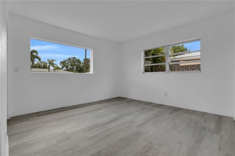 House in Punta Gorda, Florida 4 bedrooms, 134.71 sq.m. № 2403652 - photo 16