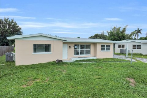 House in Punta Gorda, Florida 4 bedrooms, 134.71 sq.m. № 2403652