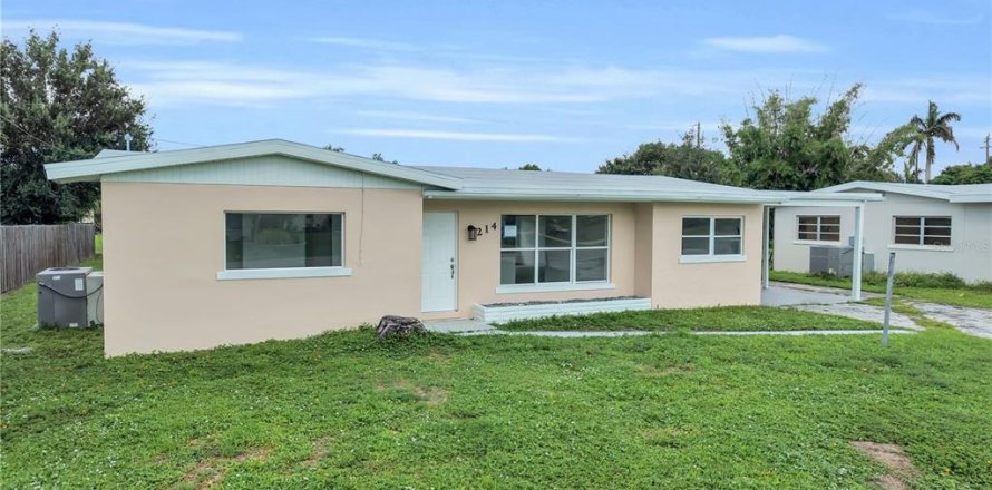 House in Punta Gorda, Florida 4 bedrooms, 134.71 sq.m. № 2403652