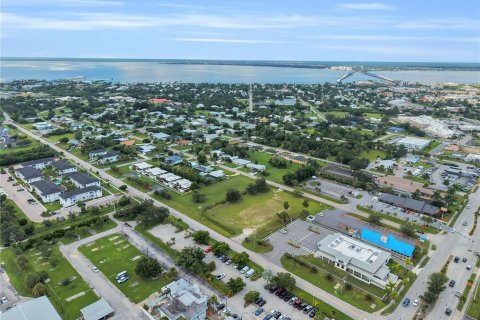 House in Punta Gorda, Florida 4 bedrooms, 134.71 sq.m. № 2403652 - photo 8