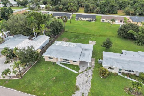 House in Punta Gorda, Florida 4 bedrooms, 134.71 sq.m. № 2403652 - photo 7