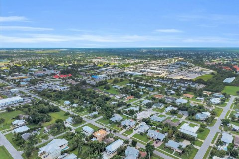 House in Punta Gorda, Florida 4 bedrooms, 134.71 sq.m. № 2403652 - photo 13