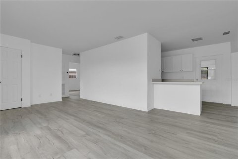 House in Punta Gorda, Florida 4 bedrooms, 134.71 sq.m. № 2403652 - photo 15