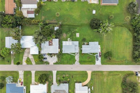 House in Punta Gorda, Florida 4 bedrooms, 134.71 sq.m. № 2403652 - photo 5