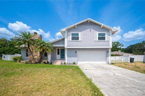 House in Lakeland, Florida 4 bedrooms, 190.64 sq.m. № 1680023 - photo 1