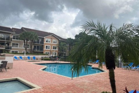 Condominio en alquiler en Coral Springs, Florida, 2 dormitorios, 91.42 m2 № 1972781 - foto 14