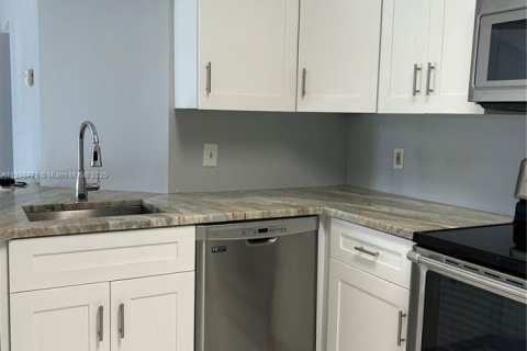 Condominio en alquiler en Coral Springs, Florida, 2 dormitorios, 91.42 m2 № 1972781 - foto 1